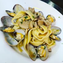 Soutè di cozze fresche in brodo di aglio vino e prezzemolo