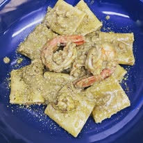 Gnocchi alla crema di scampi con scampi interi